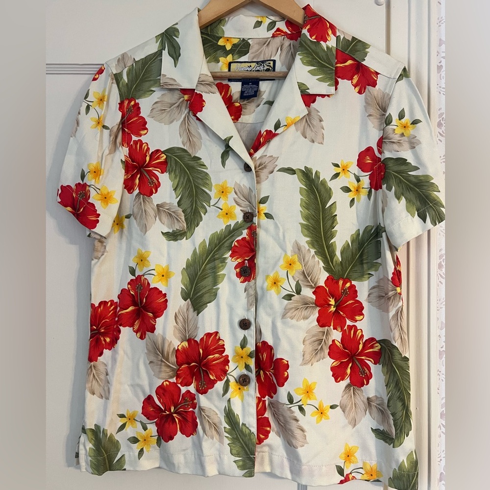 Women’s Havana Jacks cafe Hawaiian flower and leaf print collar button up shirt